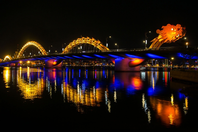 Cầu Rồng Đà Nẵng về đêm