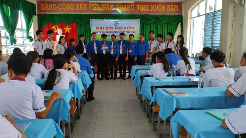 Trường THPT Trần Văn Bảy