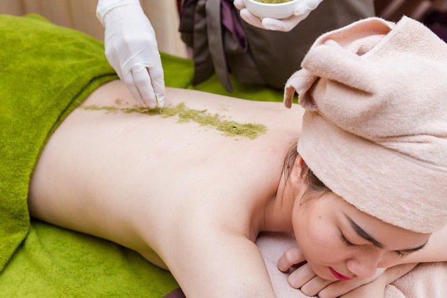 tam-trang-voi-bot-tra-xanh-893555 Tắm trắng với bột trà xanh