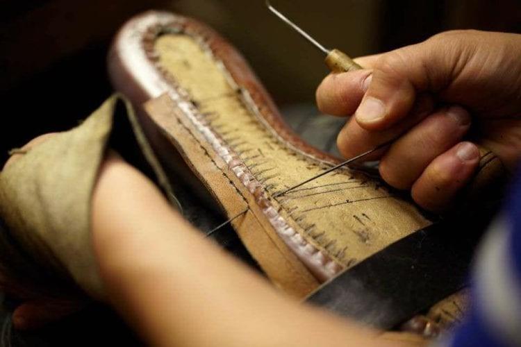 xuong-dong-giay-donggiaycom-785379 CNES Shoemaker